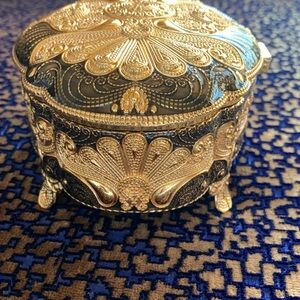 Absolutely stunning jewelry box , golden and black top, made in UAE. Must have!